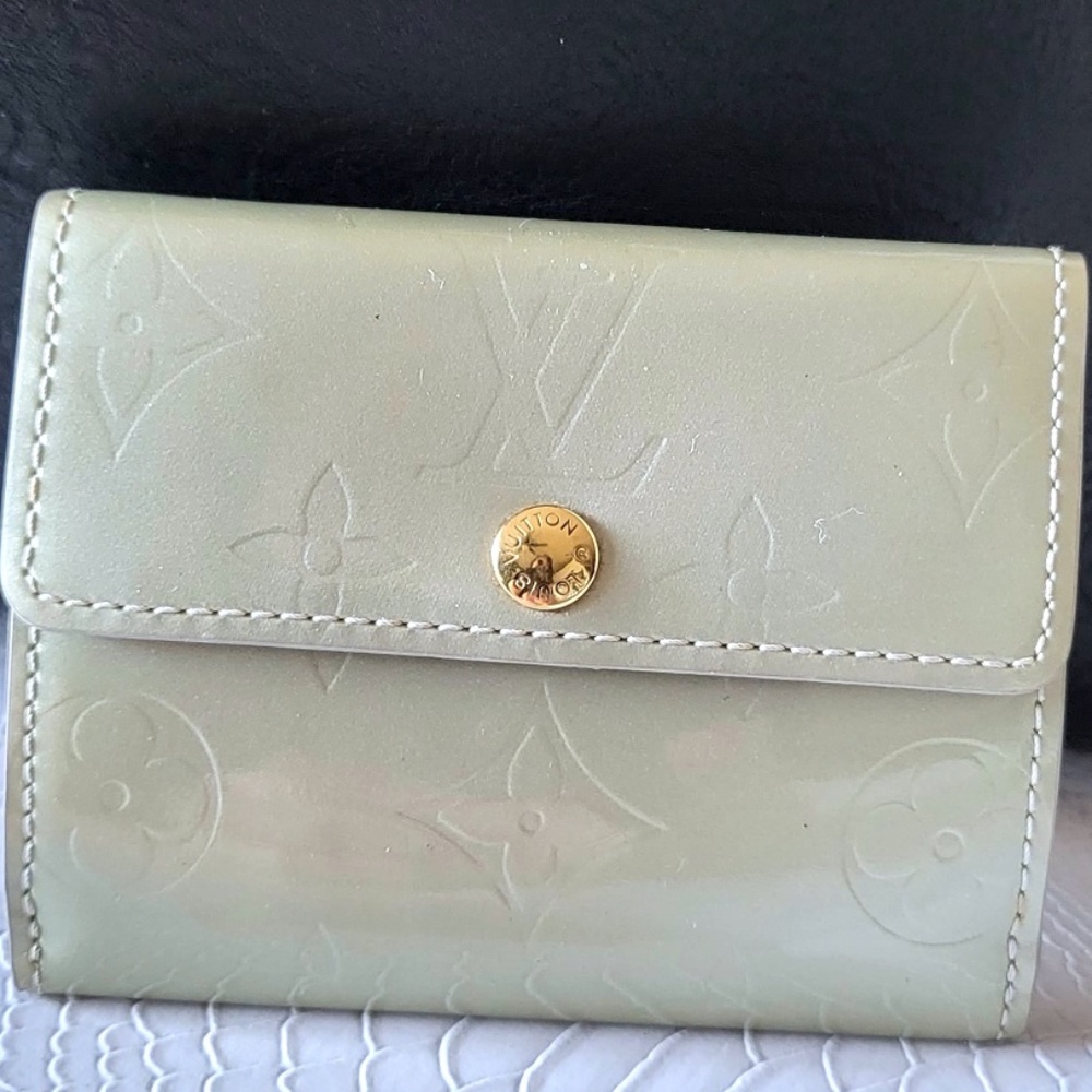 Louis Vuitton Silver Monogram Vernis Ludlow Wallet  Authentic